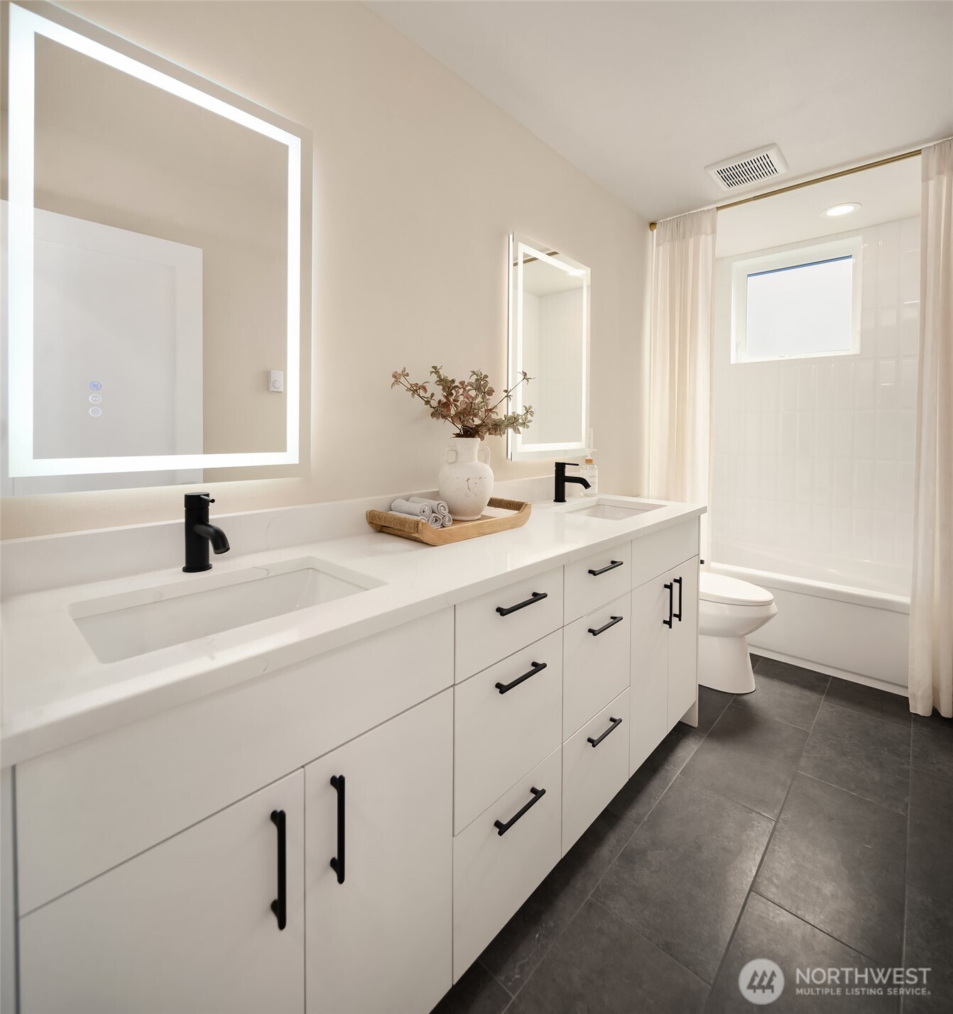 908 15th Avenue B Property Photo 13