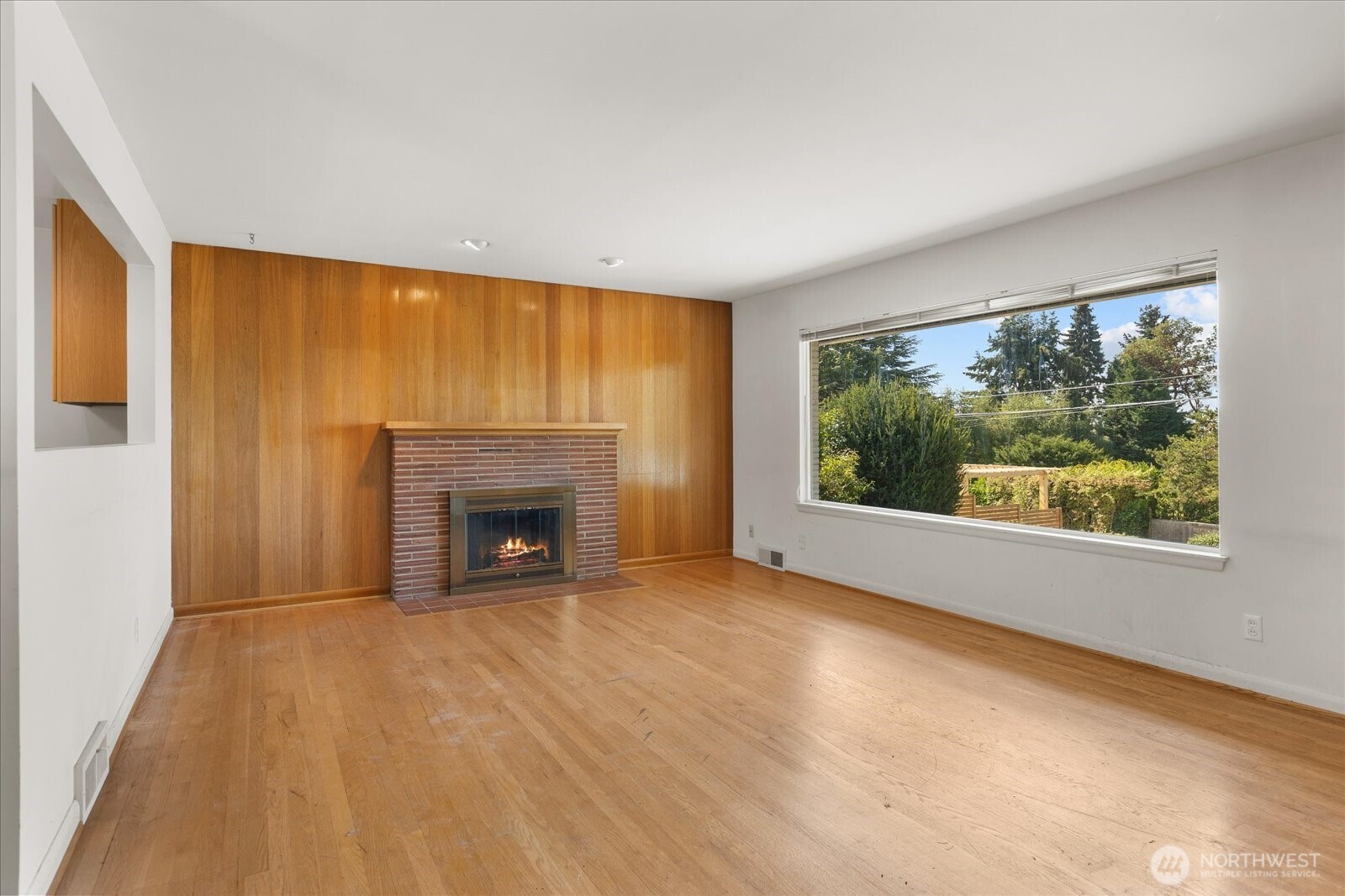 12286 Shorewood Drive Property Photo 6