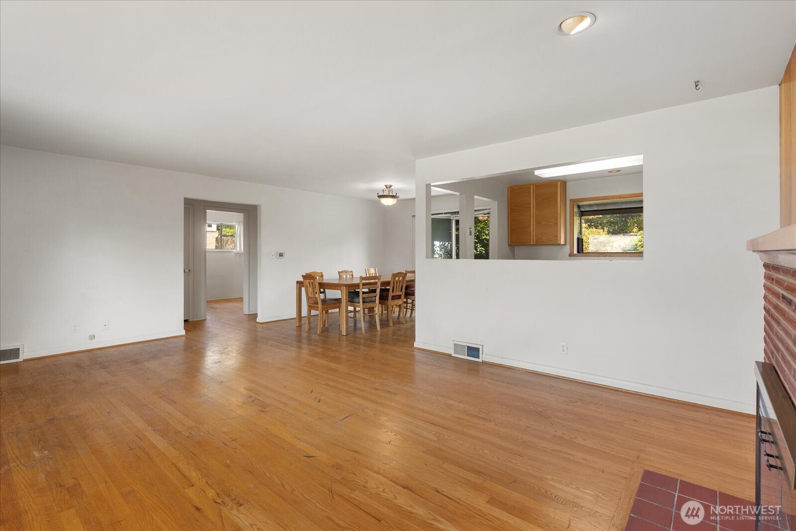 12286 Shorewood Drive Property Photo 7