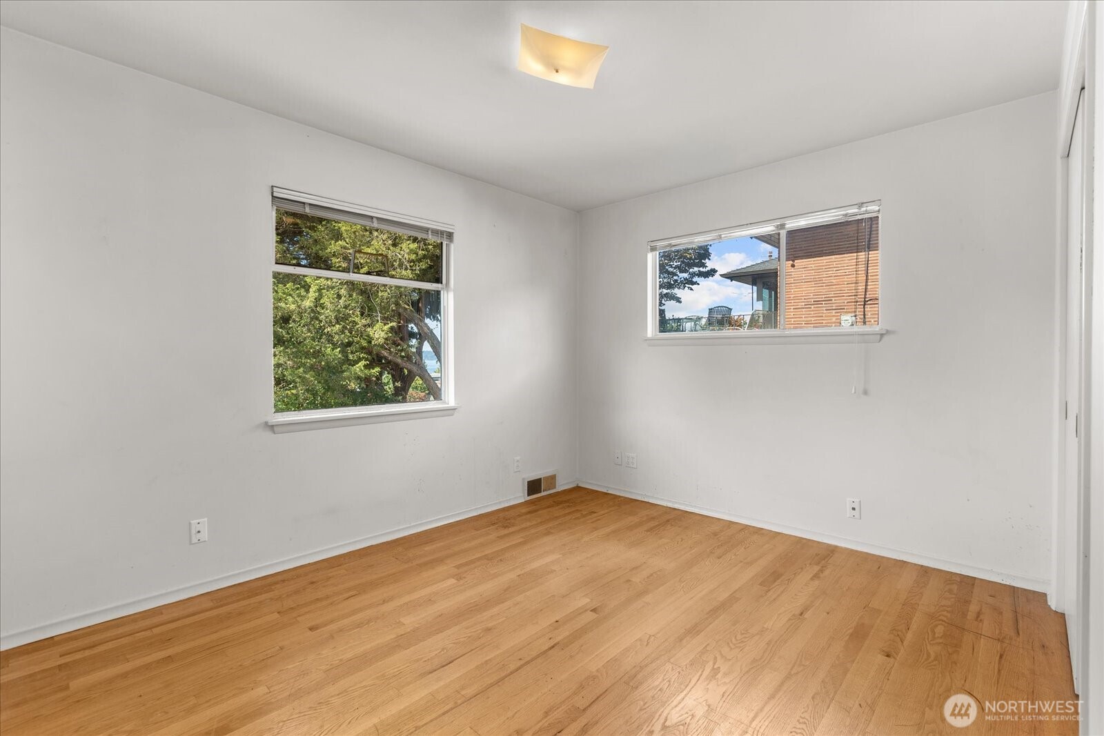 12286 Shorewood Drive Property Photo 11