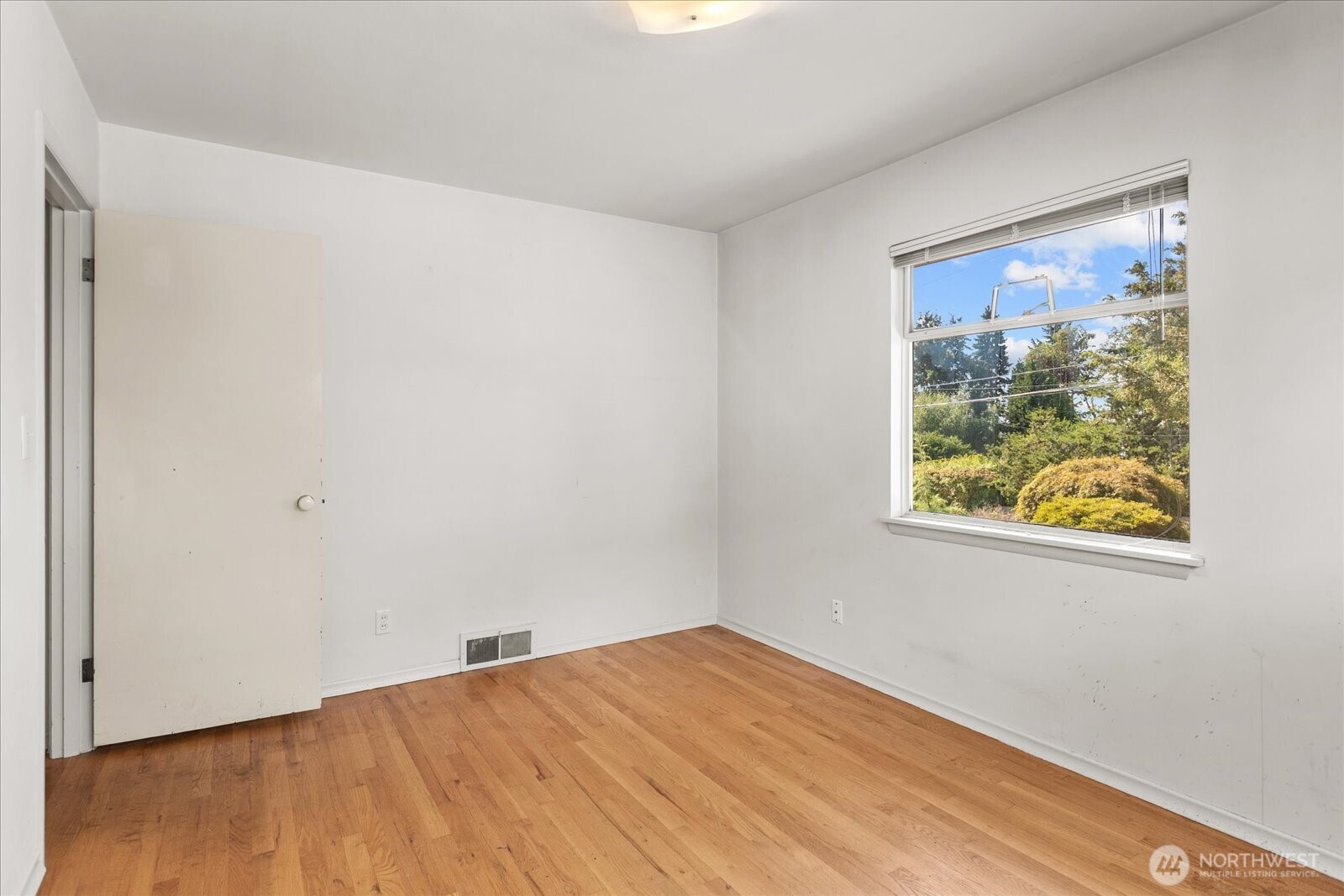 12286 Shorewood Drive Property Photo 14