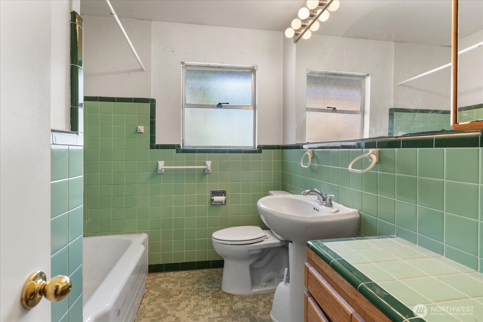 12286 Shorewood Drive Property Photo 15
