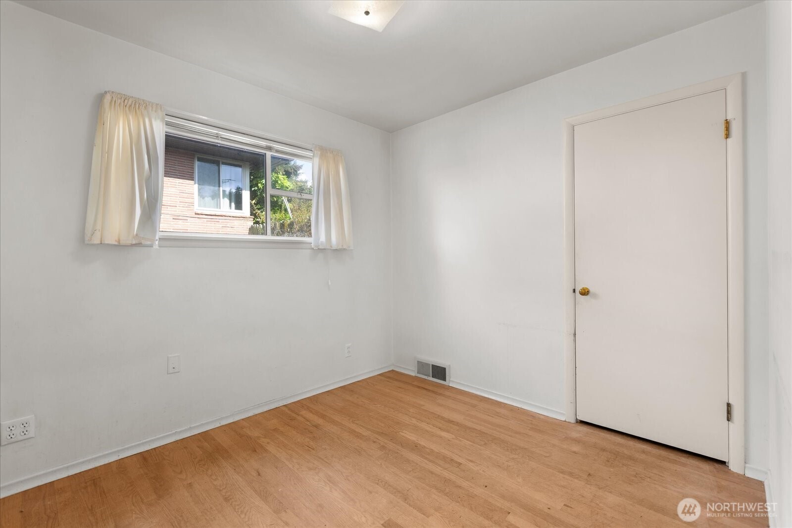 12286 Shorewood Drive Property Photo 16
