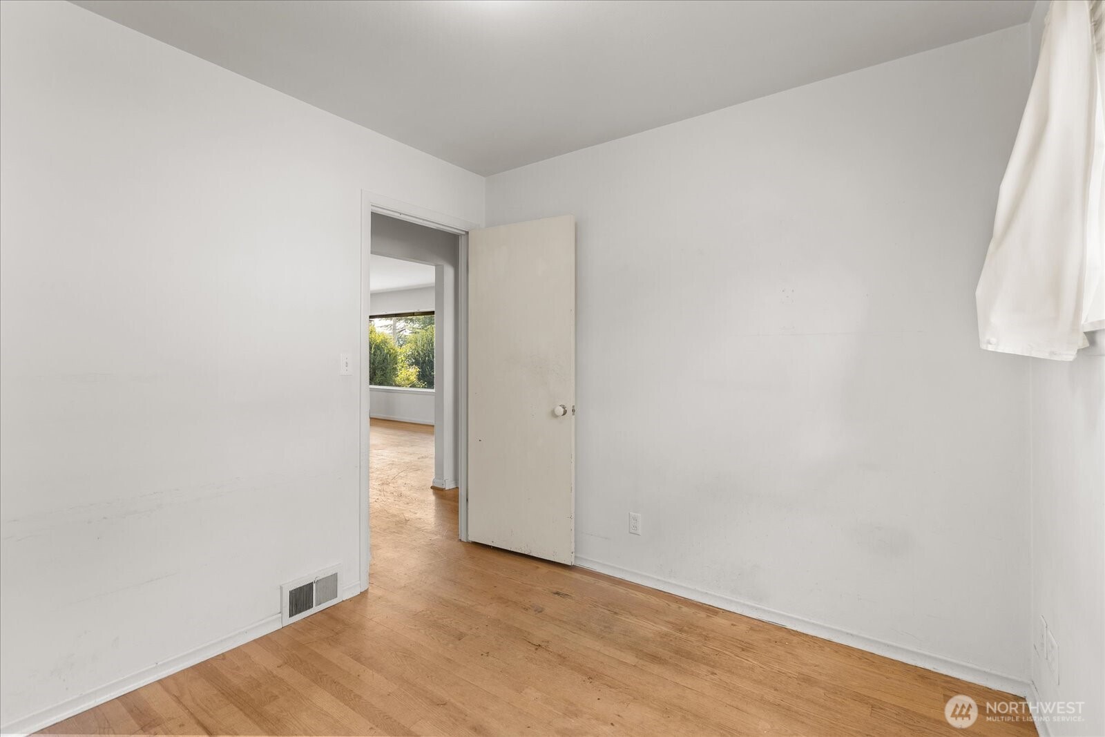 12286 Shorewood Drive Property Photo 17