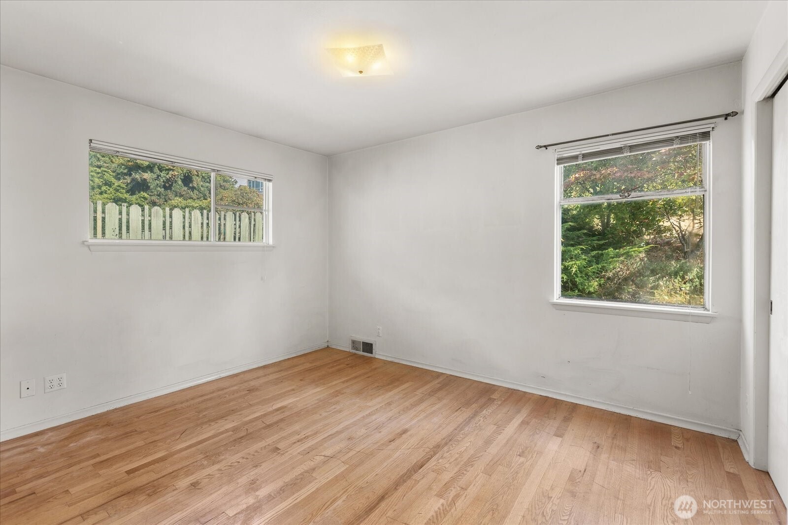 12286 Shorewood Drive Property Photo 18