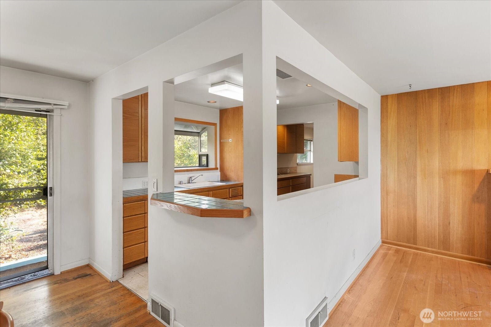 12286 Shorewood Drive Property Photo 21