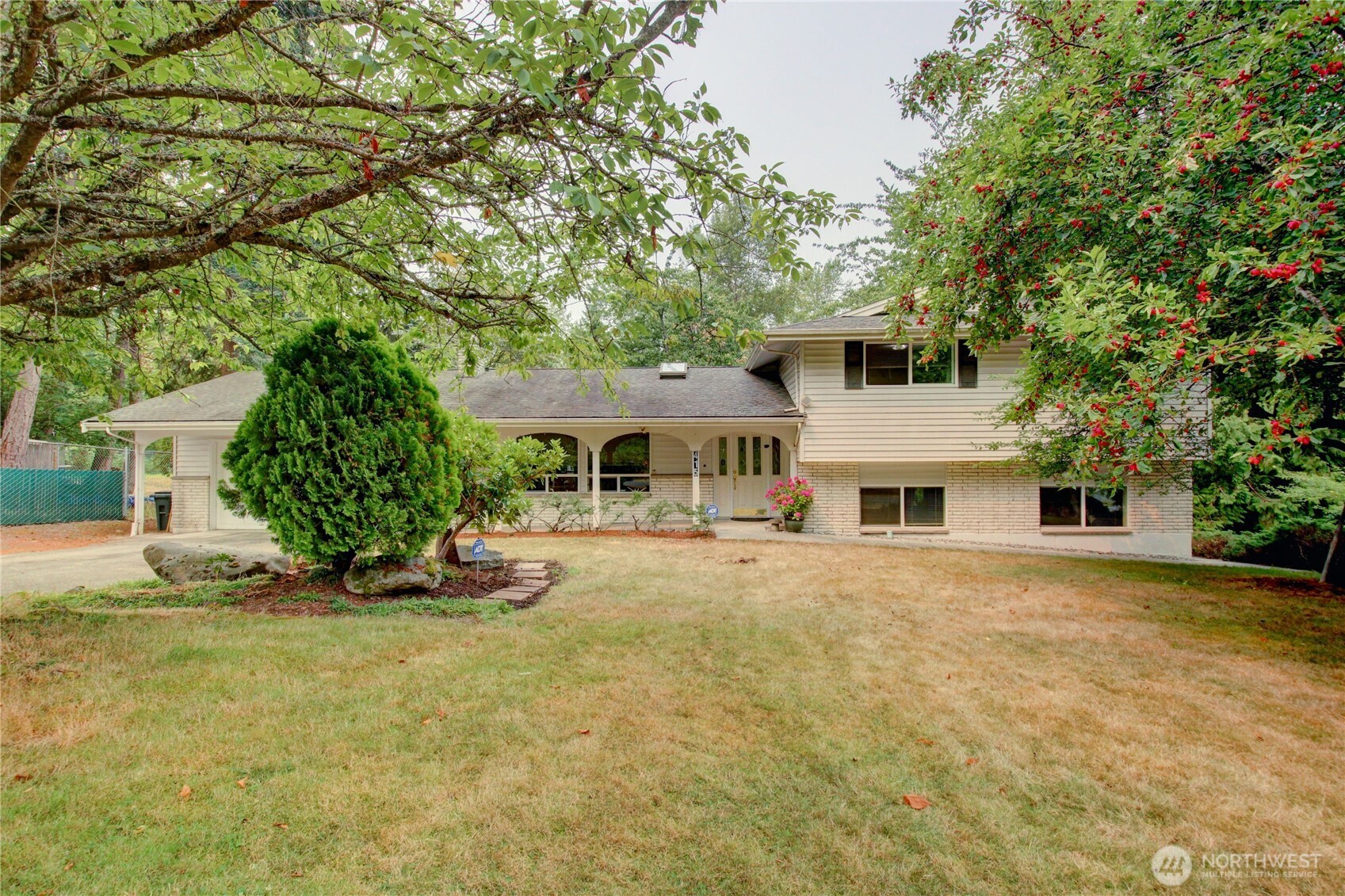 415 Manito Drive Property Photo 1