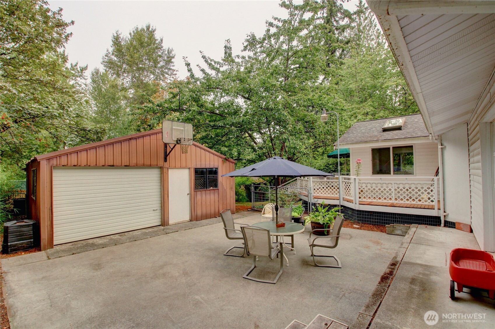 415 Manito Drive Property Photo 3