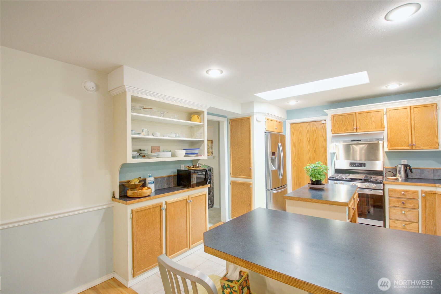 415 Manito Drive Property Photo 8