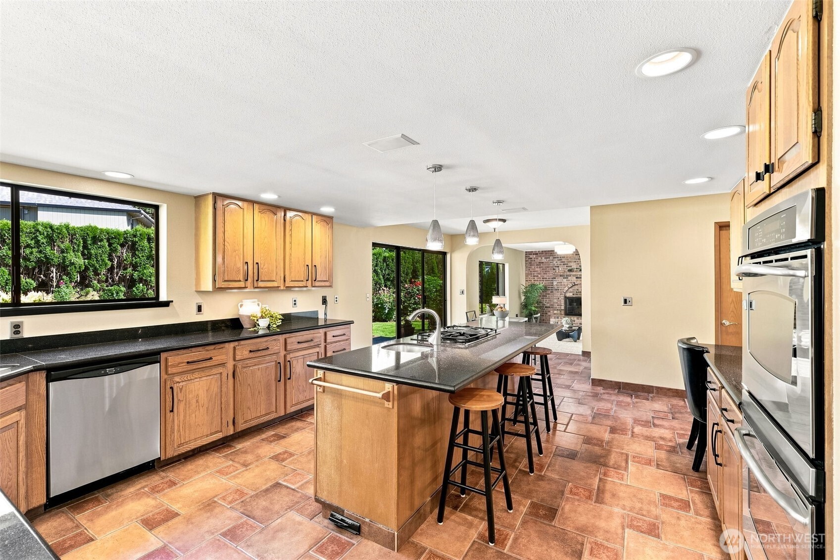 10517 47th Street Property Photo 9