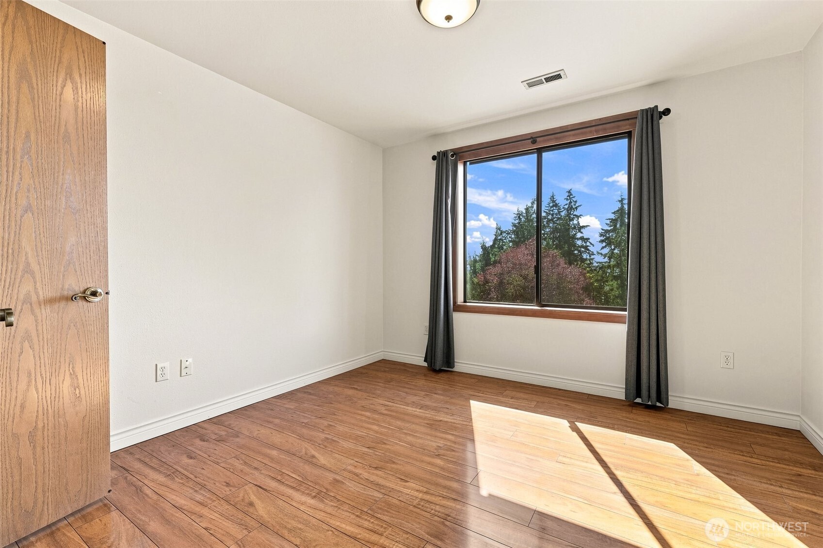 10517 47th Street Property Photo 27