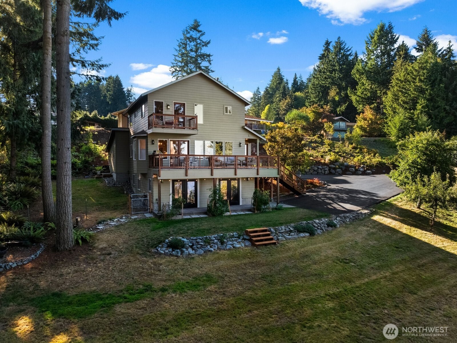 1122 143rd Street Property Photo 2