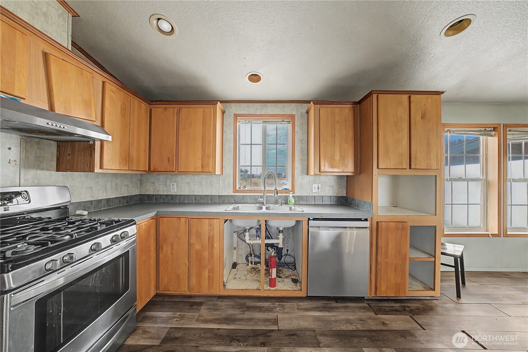 7483 Road E.7 Property Photo 12