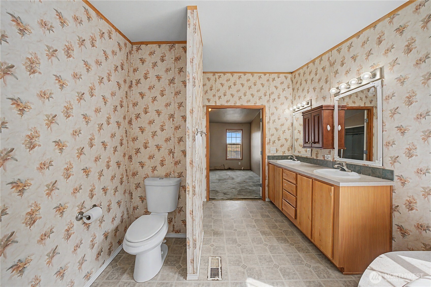 7483 Road E.7 Property Photo 29