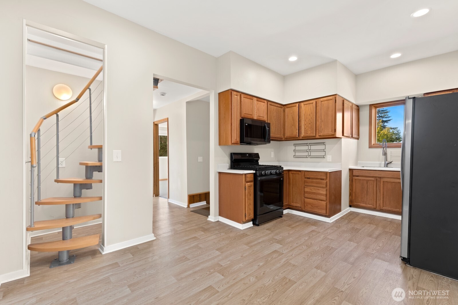 5563 Kenwood Place Property Photo 11