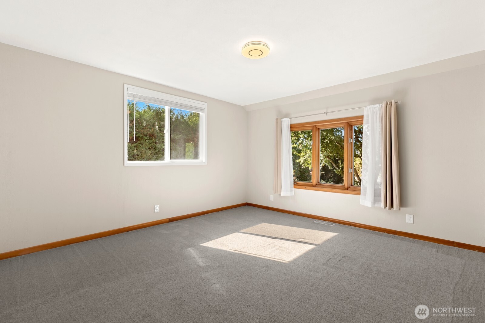 5563 Kenwood Place Property Photo 16