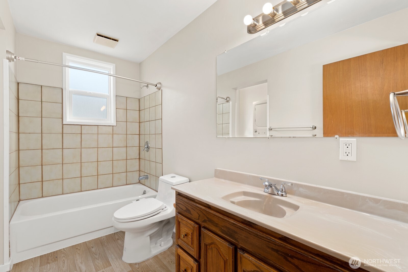 5563 Kenwood Place Property Photo 24