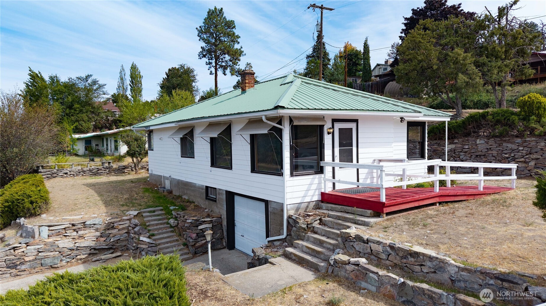 121 Sw State St Property Photo 1