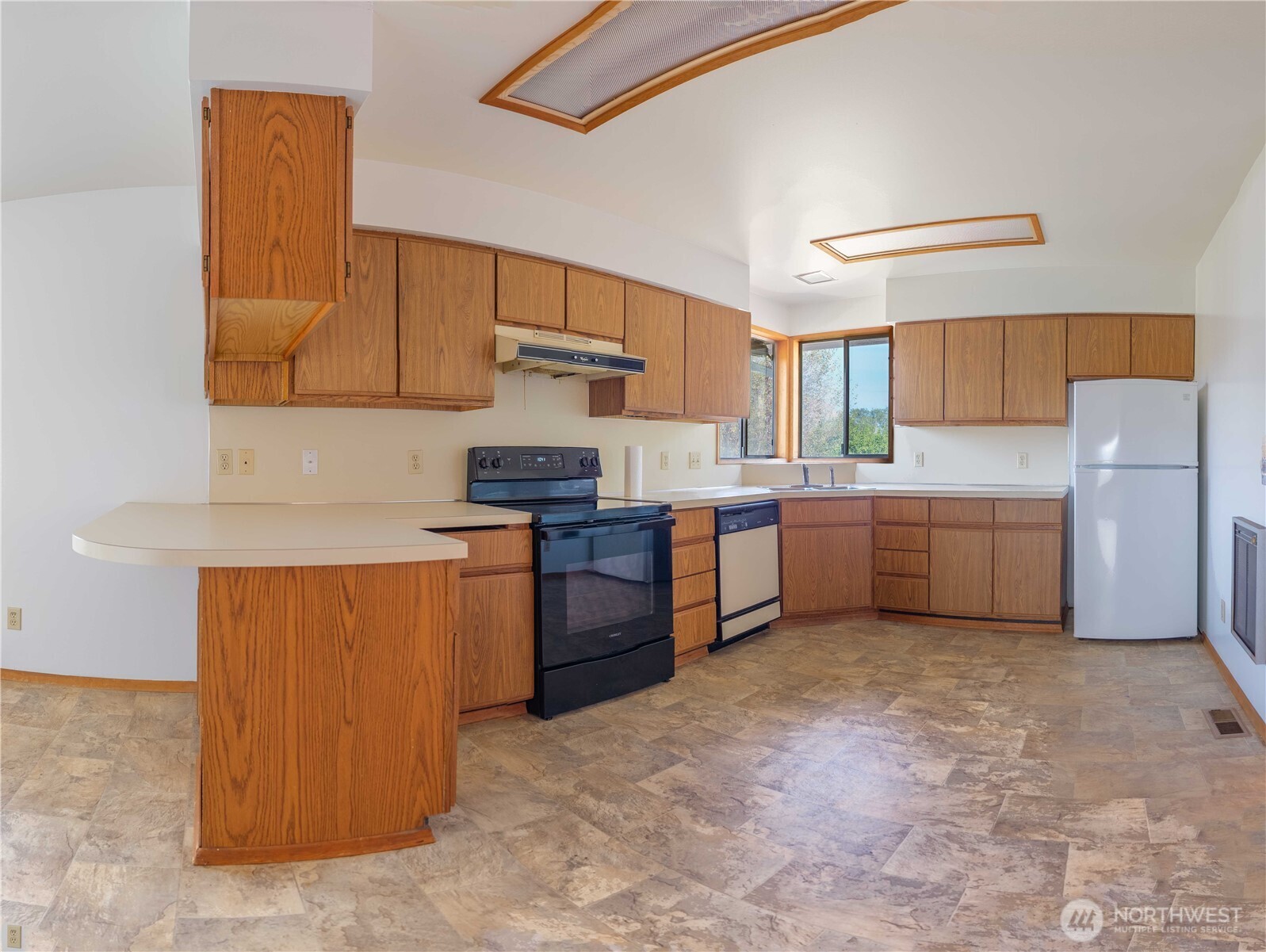 121 Sw State St Property Photo 5
