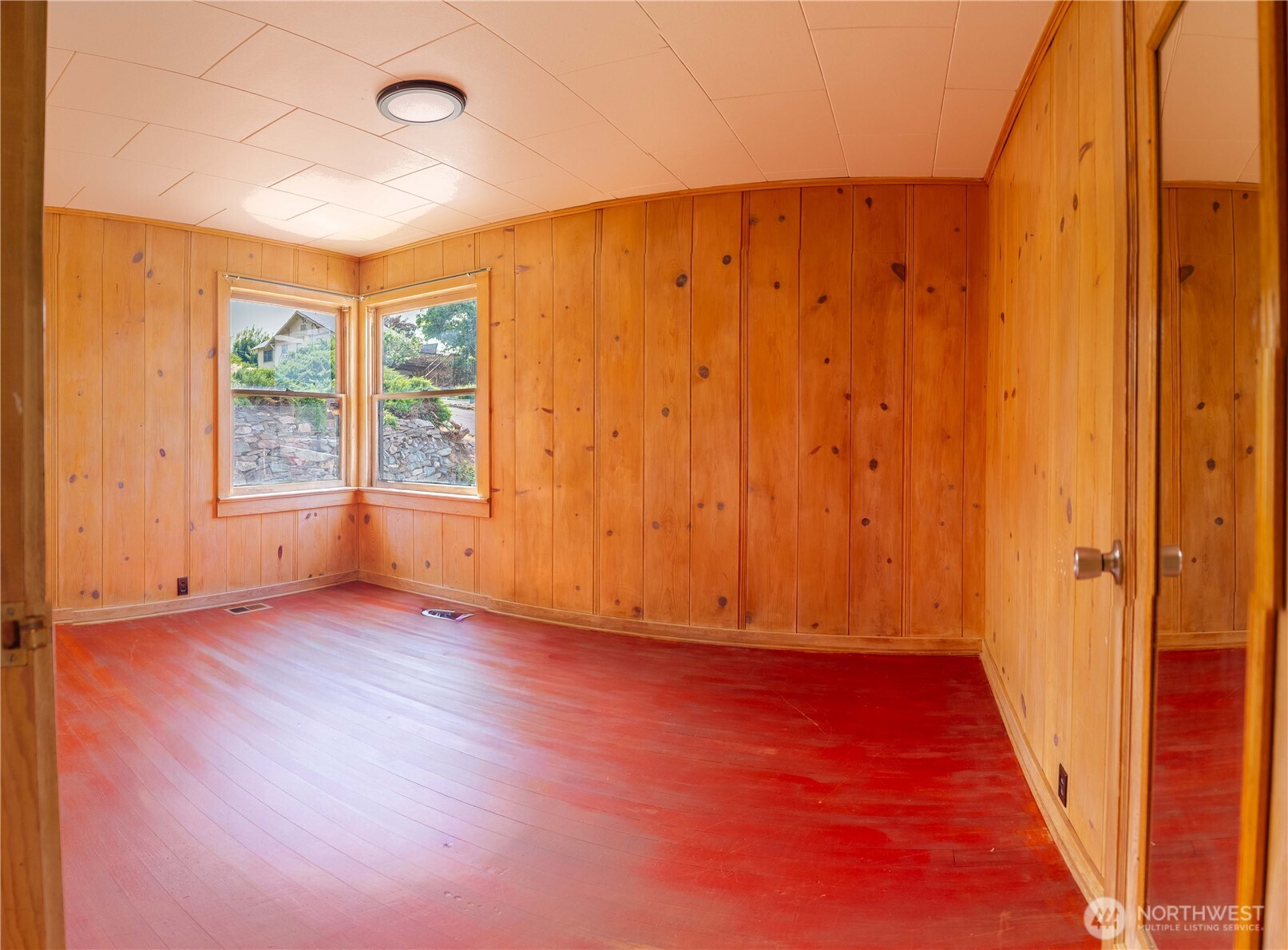 121 Sw State St Property Photo 9
