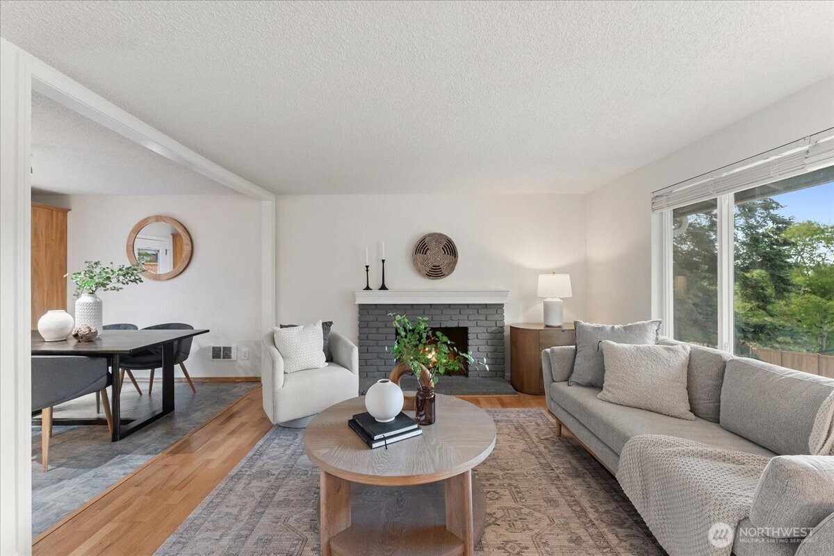 9210 166th Place Property Photo 6
