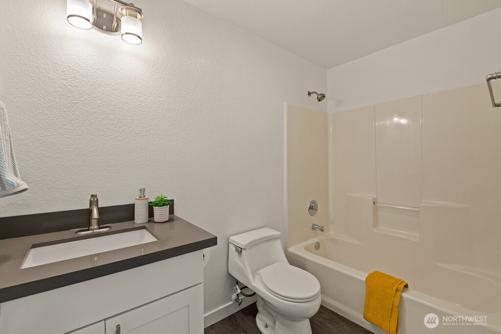 1930 75th Street Property Photo 18