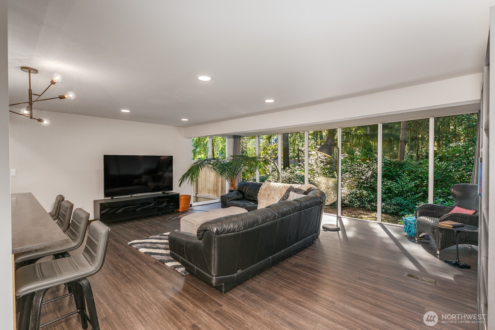 2432 145th Place Property Photo 10