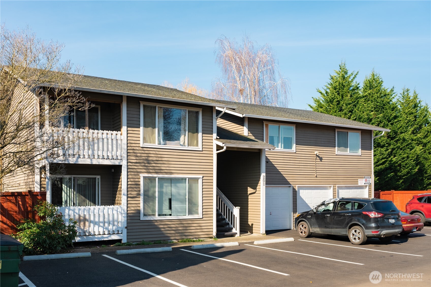 201 2nd Place Property Photo 1