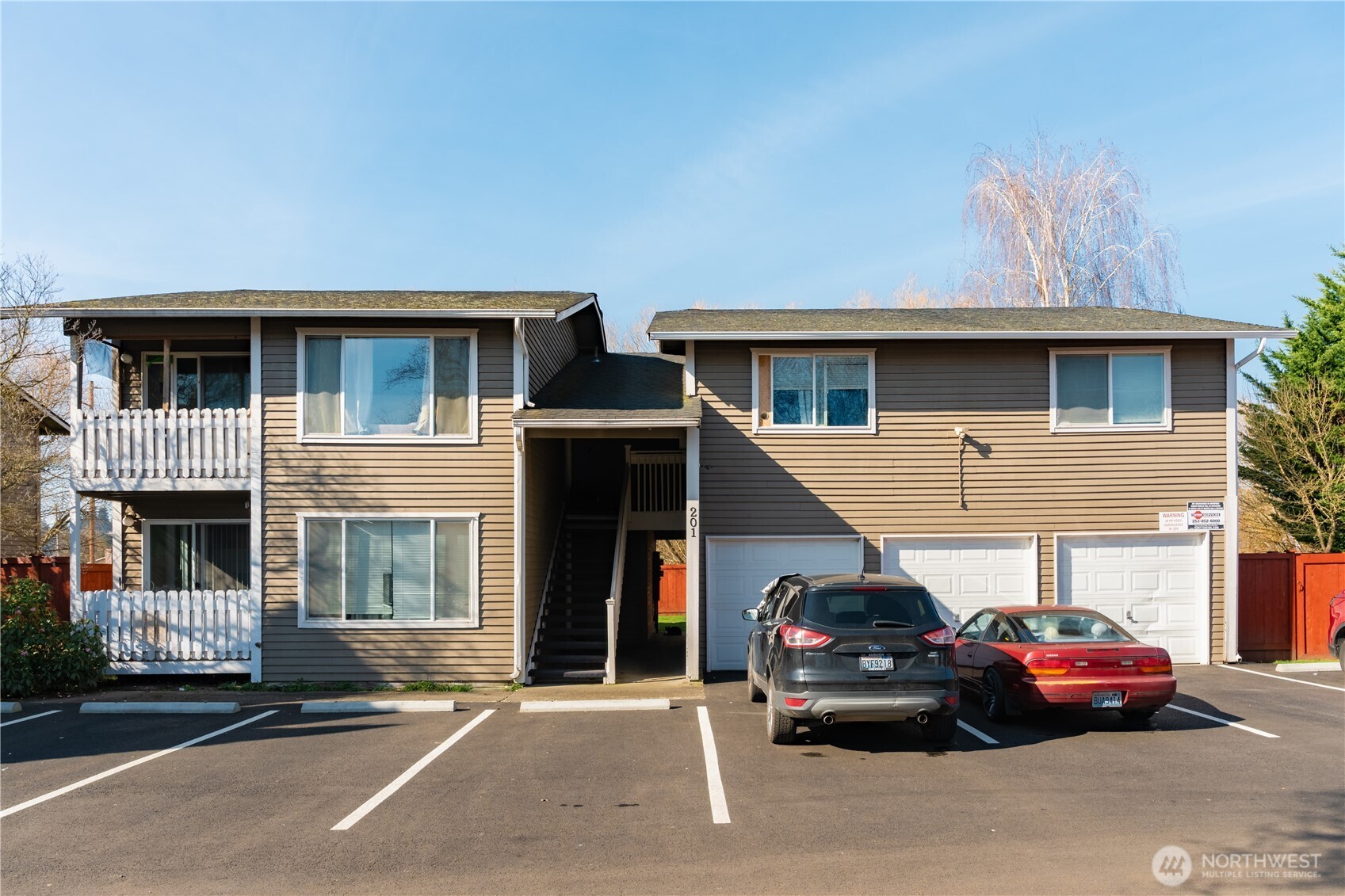201 2nd Place Property Photo 3