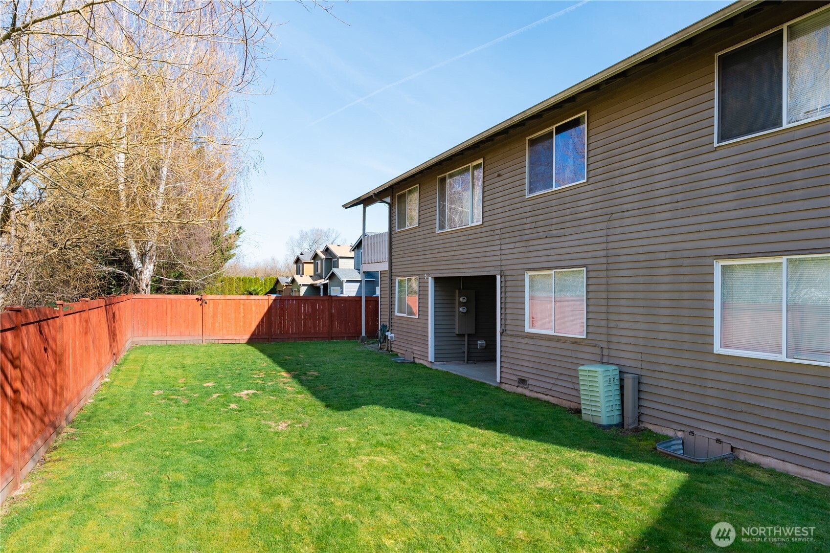 201 2nd Place Property Photo 5