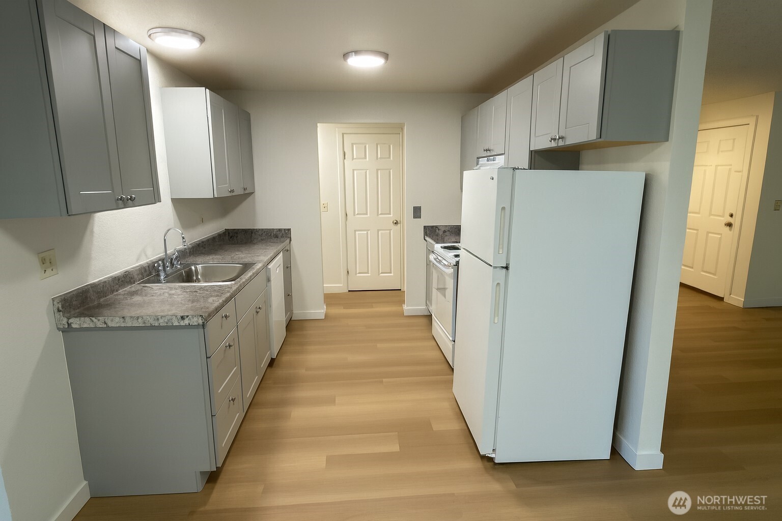 201 2nd Place Property Photo 6