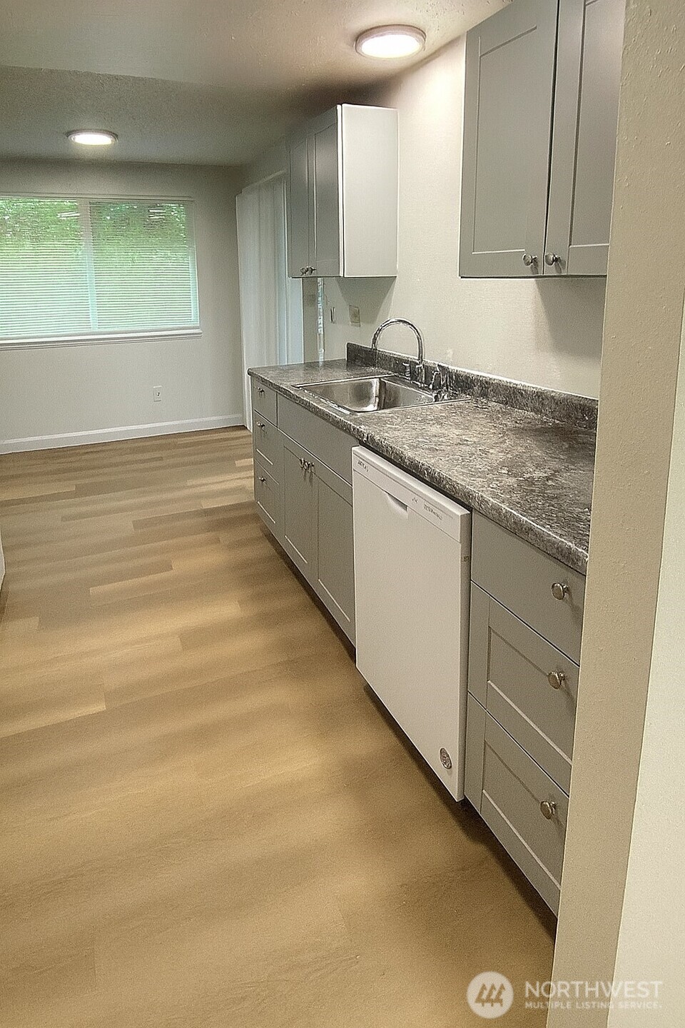 201 2nd Place Property Photo 7