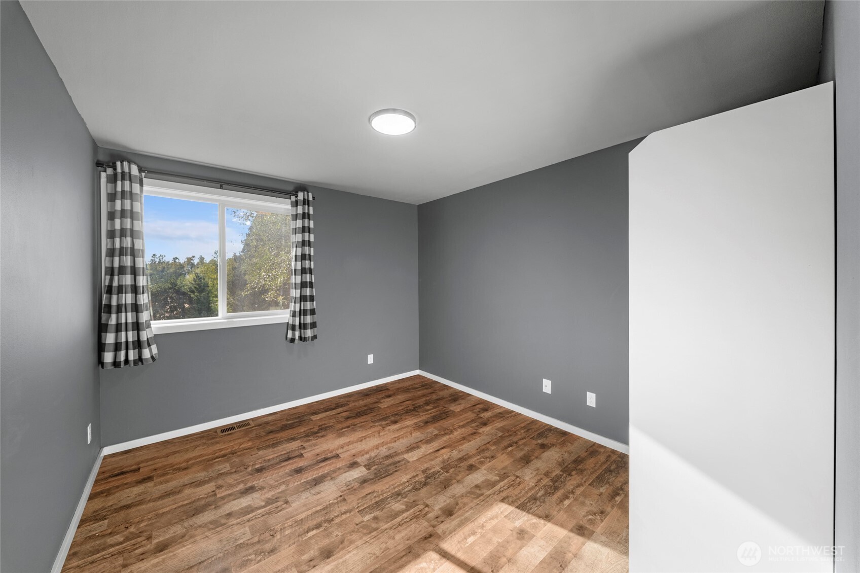 690 N Summit Road Property Photo 13