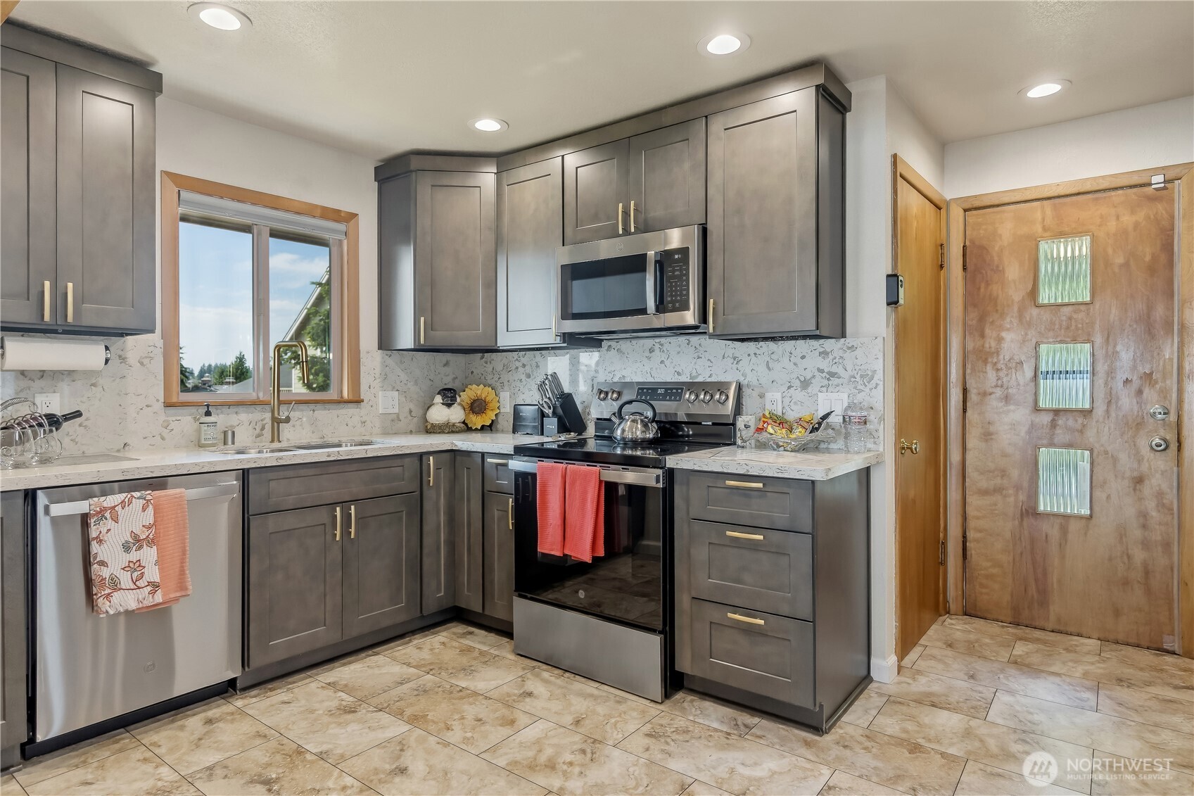 2040 Browns Point Boulevard Property Photo 11