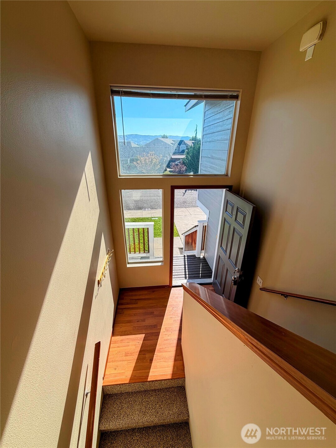 1911 W Peakview Drive Property Photo 3