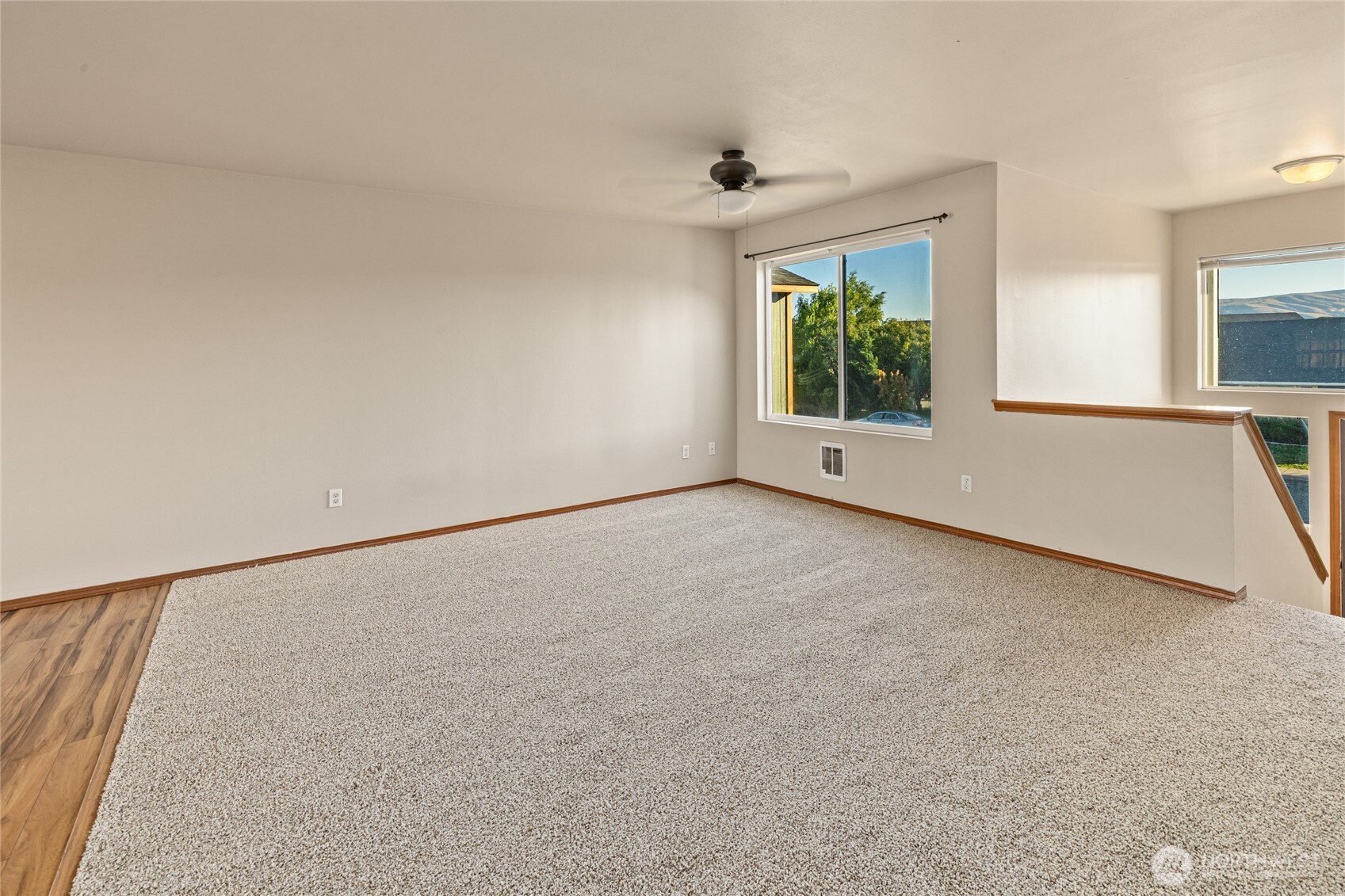 1911 W Peakview Drive Property Photo 4
