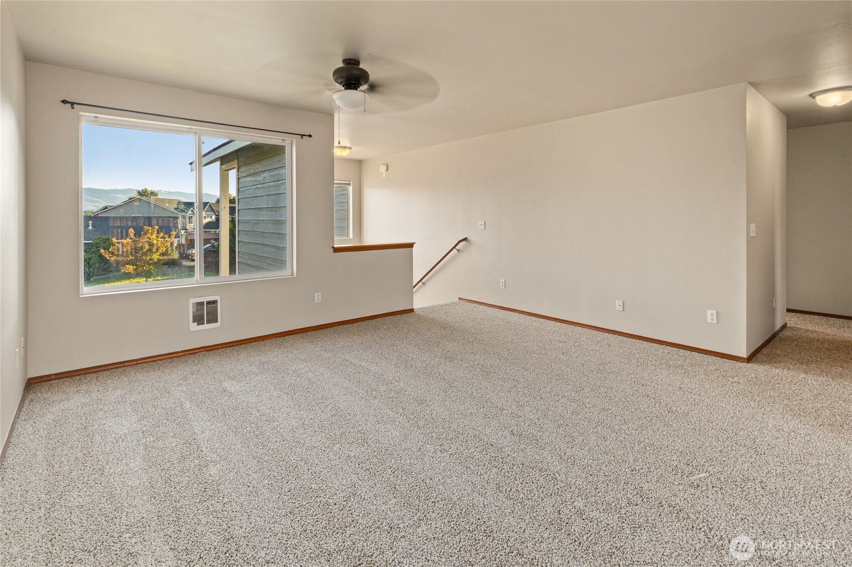 1911 W Peakview Drive Property Photo 5
