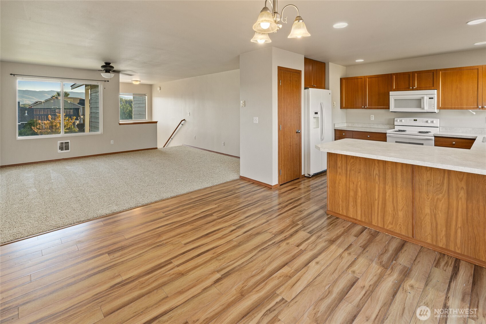 1911 W Peakview Drive Property Photo 8