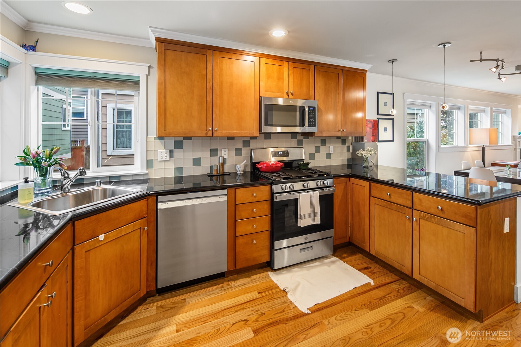 128 B 25th Avenue Property Photo 8