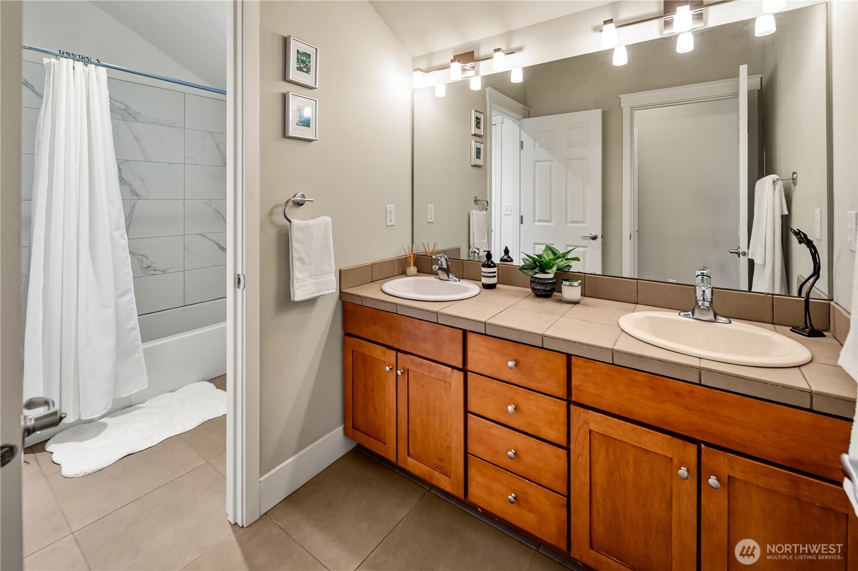 128 B 25th Avenue Property Photo 14