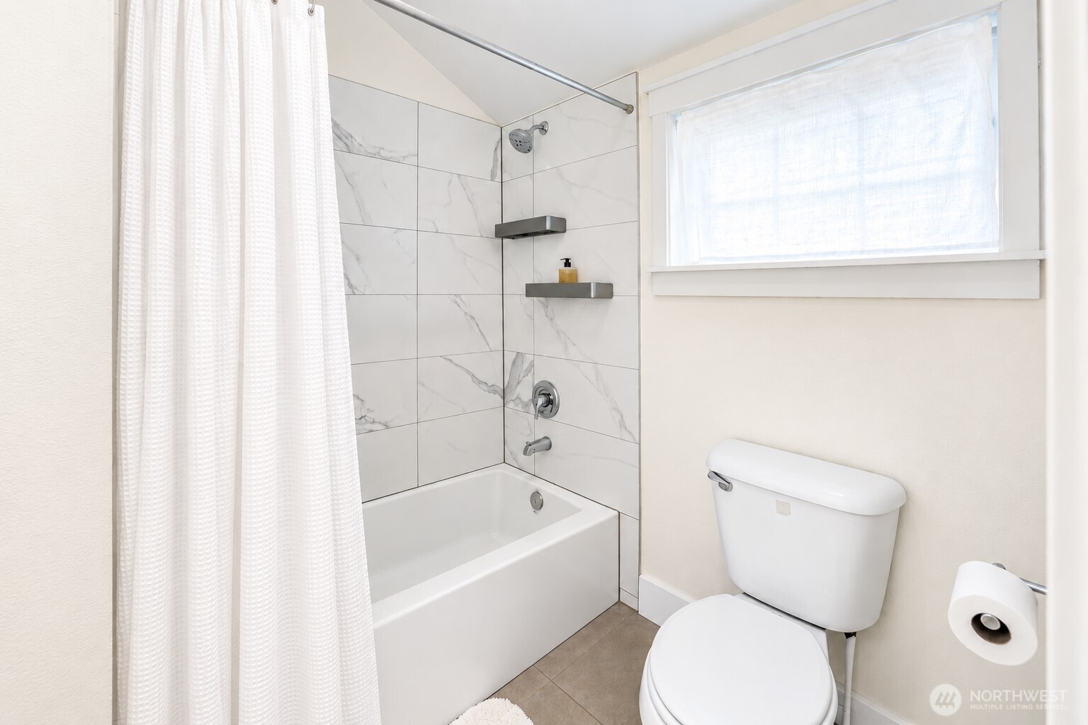 128 B 25th Avenue Property Photo 15