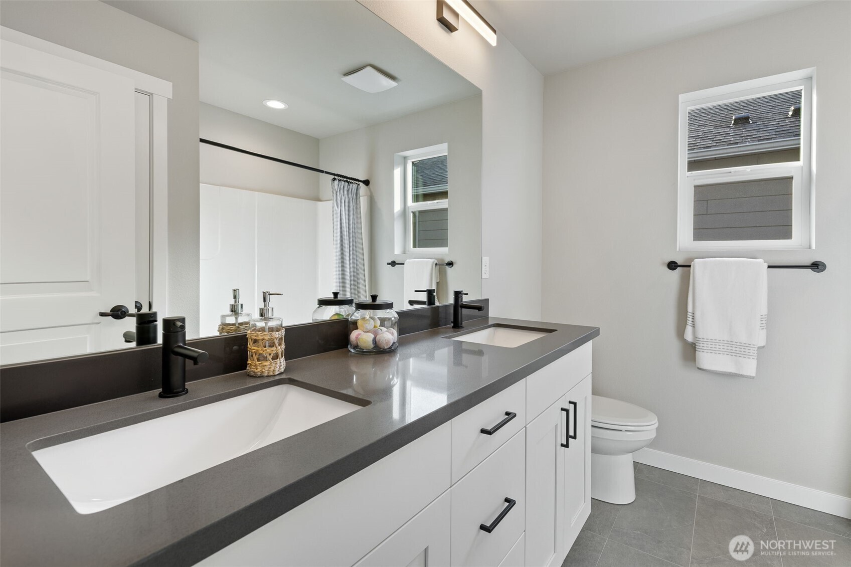 916 183rd Place Property Photo 10