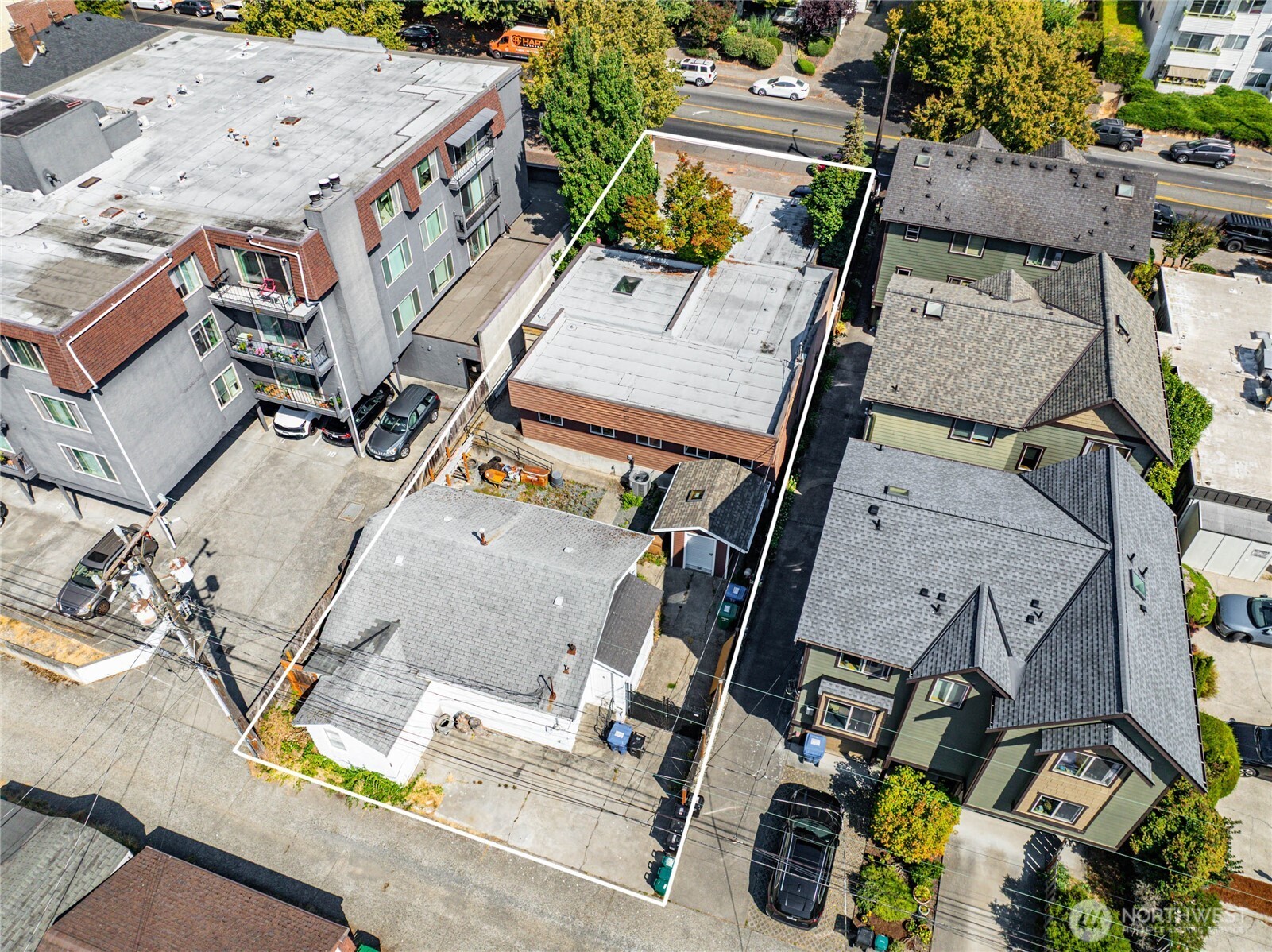 5639 California Avenue Property Photo 3