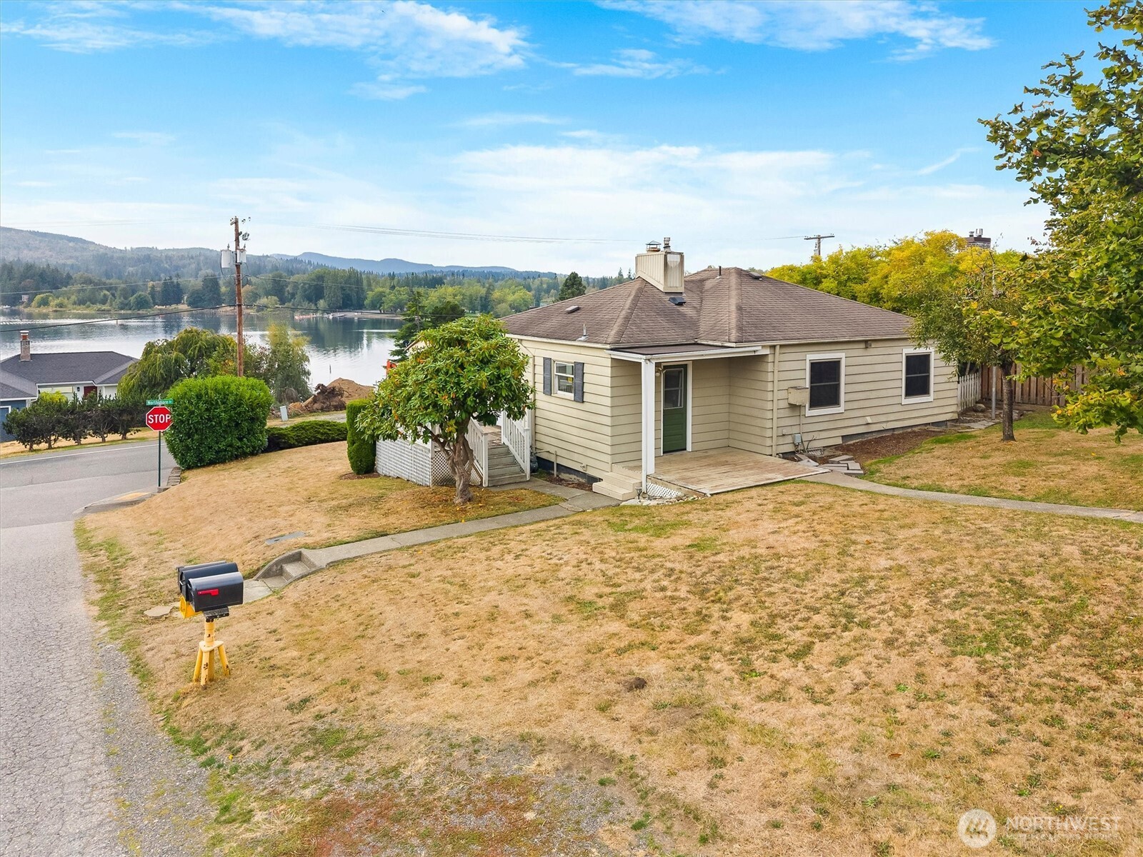 419 Northshore Drive Property Photo 3