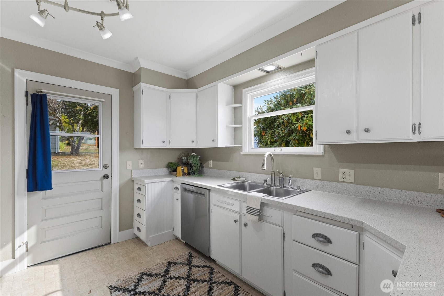 419 Northshore Drive Property Photo 15