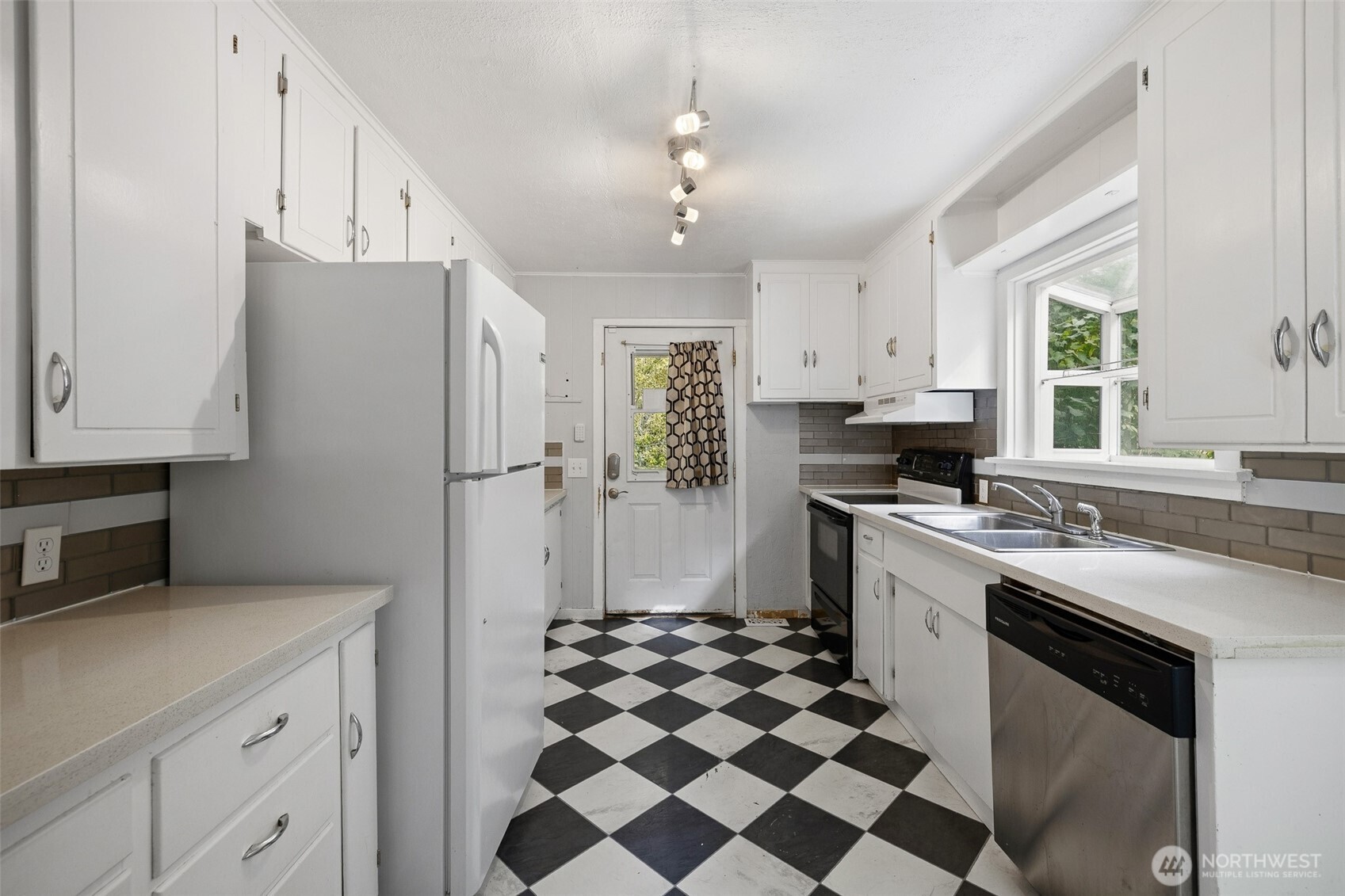 4125 Tracyton Beach Road Property Photo 8