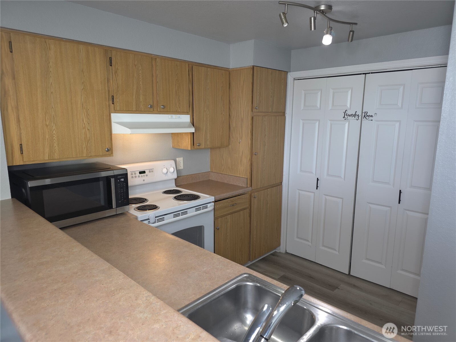 1750 W Sunn Fjord Lane G101 Property Photo 4