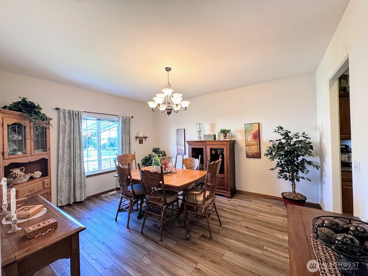 108 N Western Avenue Property Photo 8