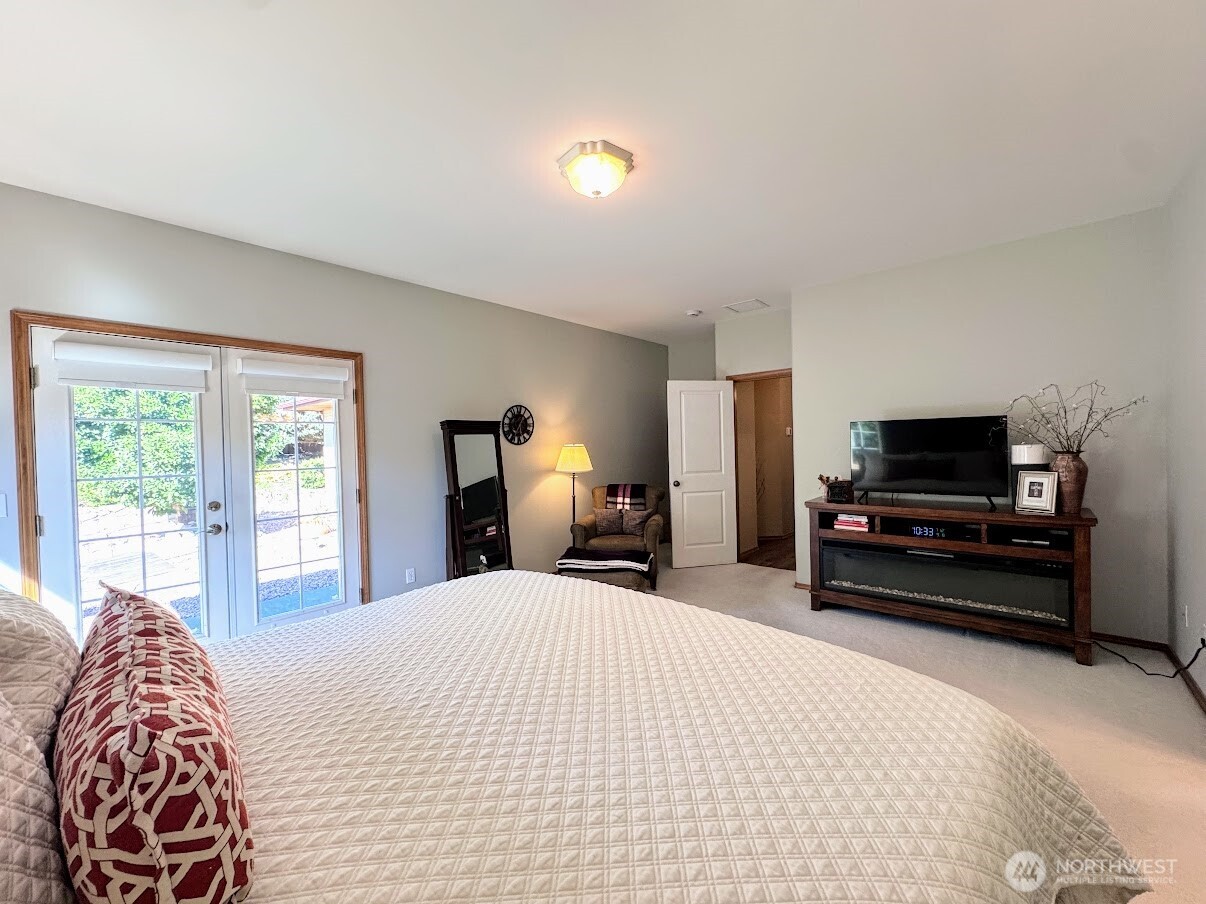 108 N Western Avenue Property Photo 10