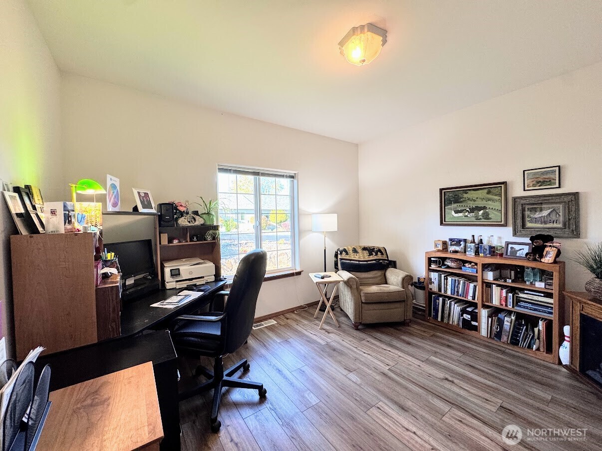 108 N Western Avenue Property Photo 15